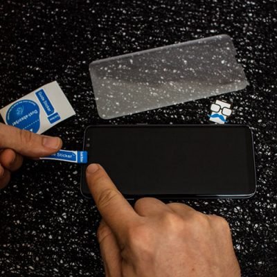 γυαλί-προστατευτικό-για-tsyal-screen-for-samsung-with-uv-lamp-set-3 Η ομάδα του Topcase.gr γνωρίζει πόσο πολύτιμο είναι το κινητό σας τηλέφωνο για εσάς. Γι' αυτό έχουμε θέσει ως στόχο μας να προσφέρουμε τη μέγιστη δυνατή ολοκληρωμένη προστασία για το τηλέφωνό σας. Γνωρίζουμε επίσης ότι όσο περισσότερο χρόνο αφήνετε χωρίς προστασία, τόσο μεγαλύτερος είναι ο κίνδυνος σπασίματος ή ζημιάς. Γι' αυτό προσπαθούμε να κάνουμε κάθε παράδοση το συντομότερο δυνατό. / Topcase, Topcase.gr, Τοπκείς, Τοπκείς 2007, Τοπ κείς, Τοπκείς.gr, Τοπκείςγρ / www.topcase.gr