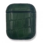 Δερμάτινη θήκη με καραμπίνερ για AirPods 1 / 2 - Dark Green 1 Η ομάδα του Topcase.gr γνωρίζει πόσο πολύτιμο είναι για εσάς το κινητό σας τηλέφωνο. Γι’ αυτόν τον λόγο έχουμε θέσει ως στόχο μας να προσφέρουμε τη μέγιστη δυνατή ολοκληρωμένη προστασία για το τηλέφωνό σας. Γνωρίζουμε επίσης ότι όσο περισσότερο χρόνο παραμένετε χωρίς προστασία, τόσο αυξάνεται ο κίνδυνος για θραύση ή ζημιά. Για αυτόν ακριβώς τον λόγο προσπαθούμε να πραγματοποιούμε κάθε παράδοση στον συντομότερο δυνατό χρόνο. / Topcase, Topcase.gr, Τοπκέις, Τοπκέις 2007, Τοπ κέις, Τοπκέις.gr, Τοπκέιςγρ / www.topcase.gr