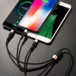 Καλώδιο φόρτισης 3 σε 1 για Lightning / Micro-USB / Type-C 1m Η ομάδα του Topcase.gr γνωρίζει πόσο πολύτιμο είναι για εσάς το κινητό σας τηλέφωνο. Γι’ αυτόν τον λόγο έχουμε θέσει ως στόχο μας να προσφέρουμε τη μέγιστη δυνατή ολοκληρωμένη προστασία για το τηλέφωνό σας. Γνωρίζουμε επίσης ότι όσο περισσότερο χρόνο παραμένετε χωρίς προστασία, τόσο αυξάνεται ο κίνδυνος για θραύση ή ζημιά. Για αυτόν ακριβώς τον λόγο προσπαθούμε να πραγματοποιούμε κάθε παράδοση στον συντομότερο δυνατό χρόνο. / Topcase, Topcase.gr, Τοπκέις, Τοπκέις 2007, Τοπ κέις, Τοπκέις.gr, Τοπκέιςγρ / www.topcase.gr