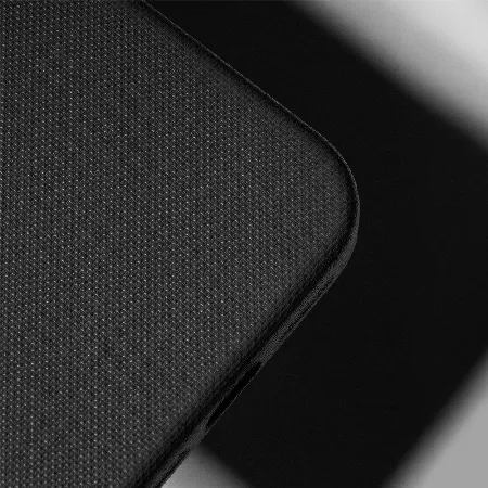 Στην Topcase, γνωρίζουμε ότι το smartphone σας αποτελεί αναπόσπαστο κομμάτι της καθημερινότητάς σας και αξίζει αξιόπιστη προστασία από την πρώτη κιόλας μέρα. Γι' αυτό επιλέγουμε προσεκτικά κάθε προϊόν στον κατάλογό μας για να σας προσφέρουμε ποιοτικές θήκες, προστατευτικά και αξεσουάρ που συνδυάζουν ασφάλεια, στυλ και άνεση. Η γρήγορη εξυπηρέτηση είναι εξίσου σημαντική για εμάς. Προσπαθούμε να επεξεργαζόμαστε και να αποστέλλουμε κάθε παραγγελία το συντομότερο δυνατό, ώστε η συσκευή σας να λαμβάνει την απαραίτητη προστασία χωρίς περιττή αναμονή. Επειδή πιστεύουμε ότι η ηρεμία ξεκινά με ένα καλά προστατευμένο τηλέφωνο.