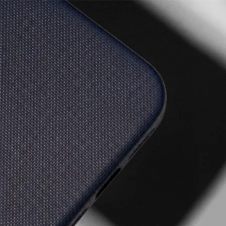 Στην Topcase, γνωρίζουμε ότι το smartphone σας αποτελεί αναπόσπαστο κομμάτι της καθημερινότητάς σας και αξίζει αξιόπιστη προστασία από την πρώτη κιόλας μέρα. Γι' αυτό επιλέγουμε προσεκτικά κάθε προϊόν στον κατάλογό μας για να σας προσφέρουμε ποιοτικές θήκες, προστατευτικά και αξεσουάρ που συνδυάζουν ασφάλεια, στυλ και άνεση. Η γρήγορη εξυπηρέτηση είναι εξίσου σημαντική για εμάς. Προσπαθούμε να επεξεργαζόμαστε και να αποστέλλουμε κάθε παραγγελία το συντομότερο δυνατό, ώστε η συσκευή σας να λαμβάνει την απαραίτητη προστασία χωρίς περιττή αναμονή. Επειδή πιστεύουμε ότι η ηρεμία ξεκινά με ένα καλά προστατευμένο τηλέφωνο.