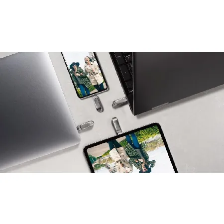 Στην Topcase, γνωρίζουμε ότι το smartphone σας αποτελεί αναπόσπαστο κομμάτι της καθημερινότητάς σας και αξίζει αξιόπιστη προστασία από την πρώτη κιόλας μέρα. Γι' αυτό επιλέγουμε προσεκτικά κάθε προϊόν στον κατάλογό μας για να σας προσφέρουμε ποιοτικές θήκες, προστατευτικά και αξεσουάρ που συνδυάζουν ασφάλεια, στυλ και άνεση. Η γρήγορη εξυπηρέτηση είναι εξίσου σημαντική για εμάς. Προσπαθούμε να επεξεργαζόμαστε και να αποστέλλουμε κάθε παραγγελία το συντομότερο δυνατό, ώστε η συσκευή σας να λαμβάνει την απαραίτητη προστασία χωρίς περιττή αναμονή. Επειδή πιστεύουμε ότι η ηρεμία ξεκινά με ένα καλά προστατευμένο τηλέφωνο.