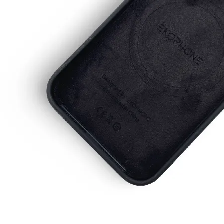 Στην Topcase, γνωρίζουμε ότι το smartphone σας αποτελεί αναπόσπαστο κομμάτι της καθημερινότητάς σας και αξίζει αξιόπιστη προστασία από την πρώτη κιόλας μέρα. Γι' αυτό επιλέγουμε προσεκτικά κάθε προϊόν στον κατάλογό μας για να σας προσφέρουμε ποιοτικές θήκες, προστατευτικά και αξεσουάρ που συνδυάζουν ασφάλεια, στυλ και άνεση. Η γρήγορη εξυπηρέτηση είναι εξίσου σημαντική για εμάς. Προσπαθούμε να επεξεργαζόμαστε και να αποστέλλουμε κάθε παραγγελία το συντομότερο δυνατό, ώστε η συσκευή σας να λαμβάνει την απαραίτητη προστασία χωρίς περιττή αναμονή. Επειδή πιστεύουμε ότι η ηρεμία ξεκινά με ένα καλά προστατευμένο τηλέφωνο.